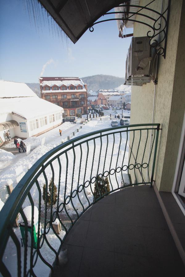 Smerichka Hotell Poljana Exteriör bild