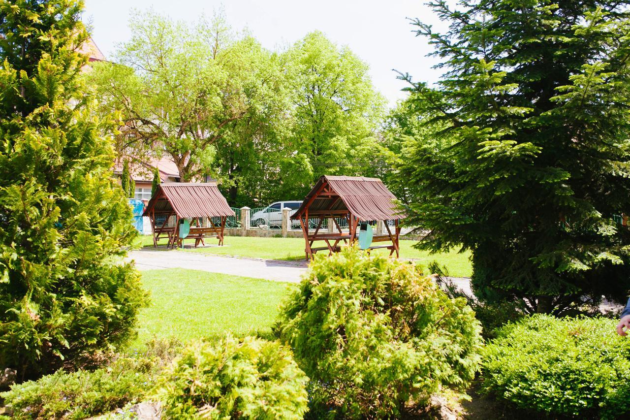 Smerichka Hotell Poljana Exteriör bild